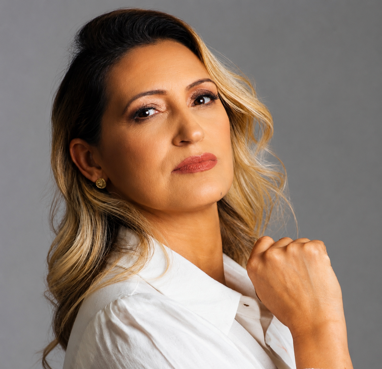 Retrato da Dra. Cláudia Luciana, fisioterapeuta