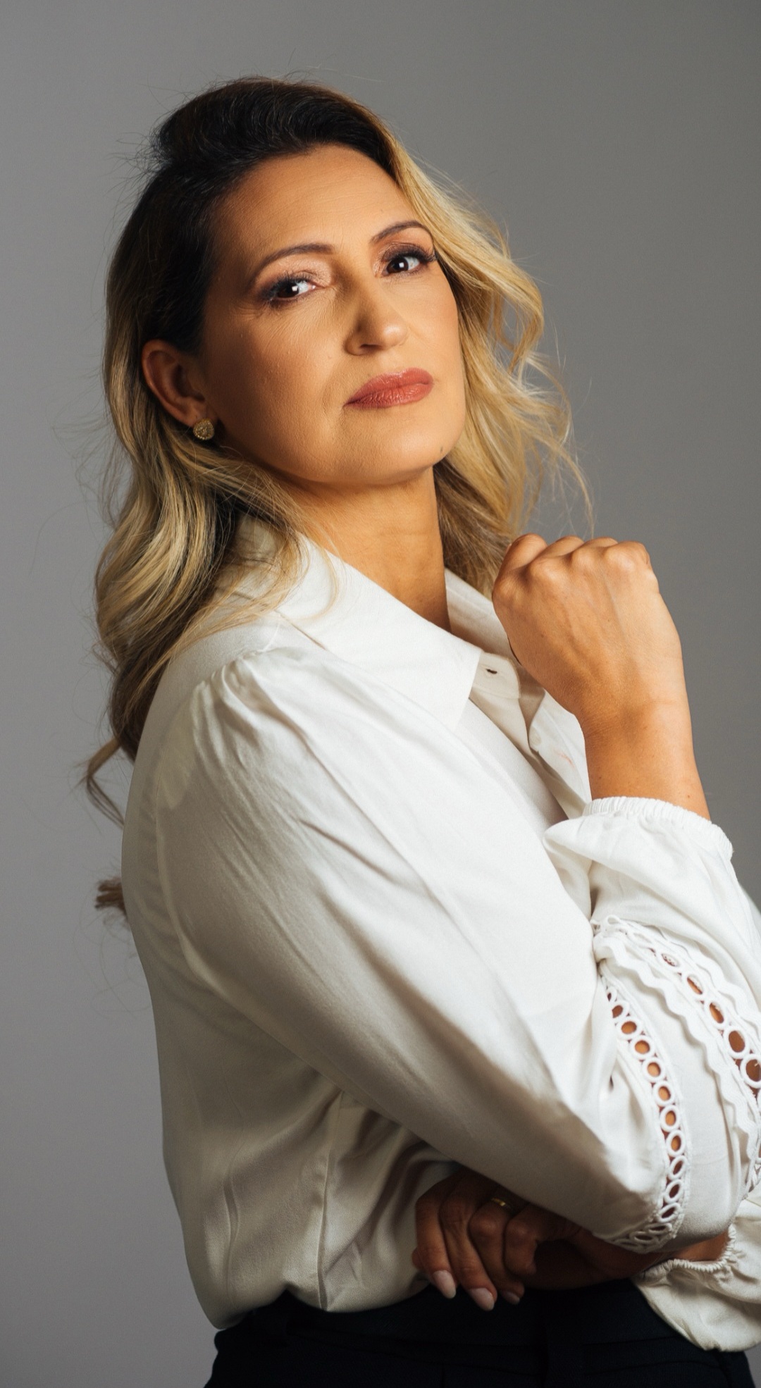 Retrato oficial da Dra. Cláudia Luciana, fisioterapeuta